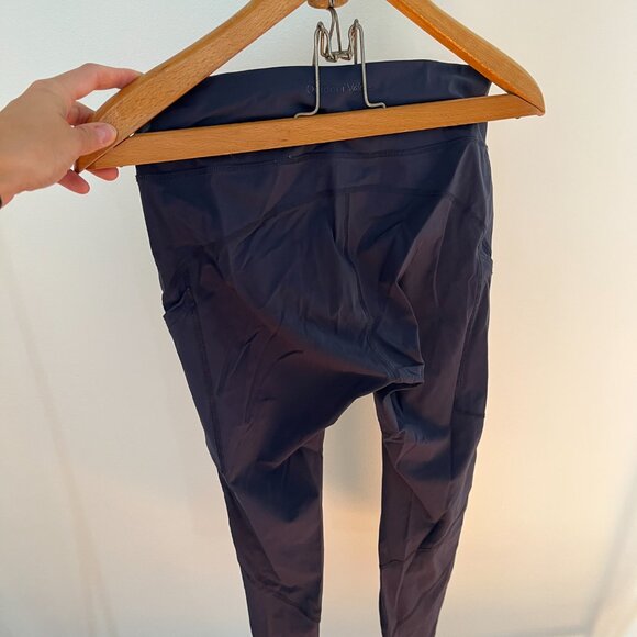 Outdoor Voices SuperForm Zoom 7/8 Leggings in Dark Sky with Pocket, Navy, Large - Picture 7 of 7